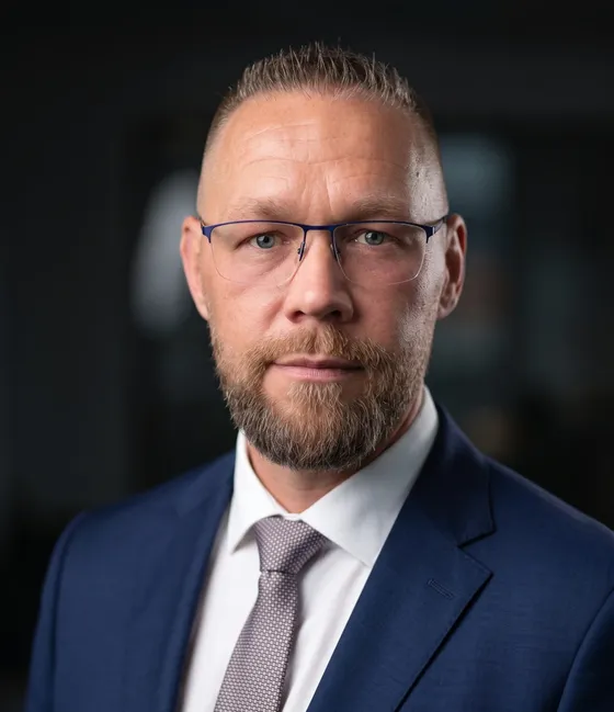 Portrait of Kevin Hogg, owner of TheDashLabStudio